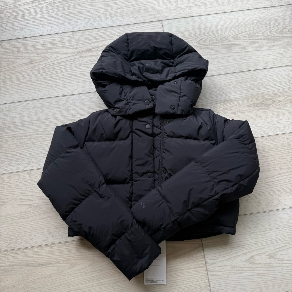 Brand new with tag Lululemon wunder puff super-cropped jacket size 2 black color